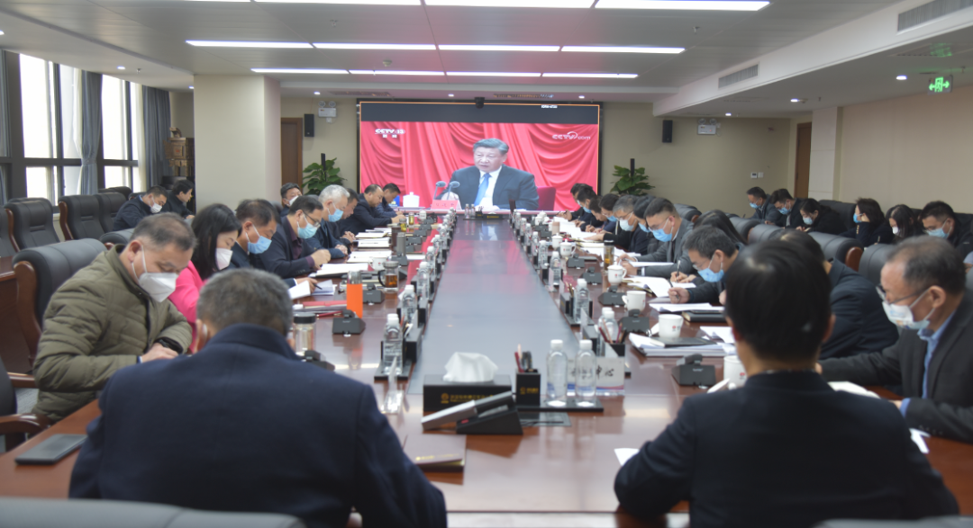 陜鋼集團(tuán)黨委理論學(xué)習(xí)中心組學(xué)習(xí)中省紀(jì)委二次全會(huì)精神、省政府工作報(bào)告、陜煤集團(tuán)三屆二次職代會(huì)精神