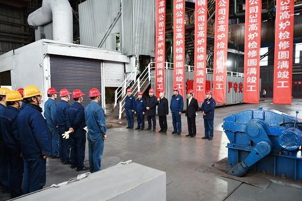楊海峰到龍鋼公司安全履職時 勉勵全體干部職工要堅定信心 提升鐵前競爭力和成本控制能力 爭做行業(yè)標桿