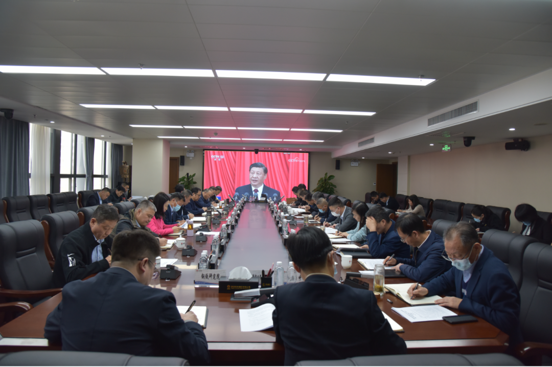 陜鋼集團黨委理論學(xué)習(xí)中心組召開“堅持創(chuàng)新驅(qū)動 加快推動項目建設(shè)”學(xué)習(xí)研討會