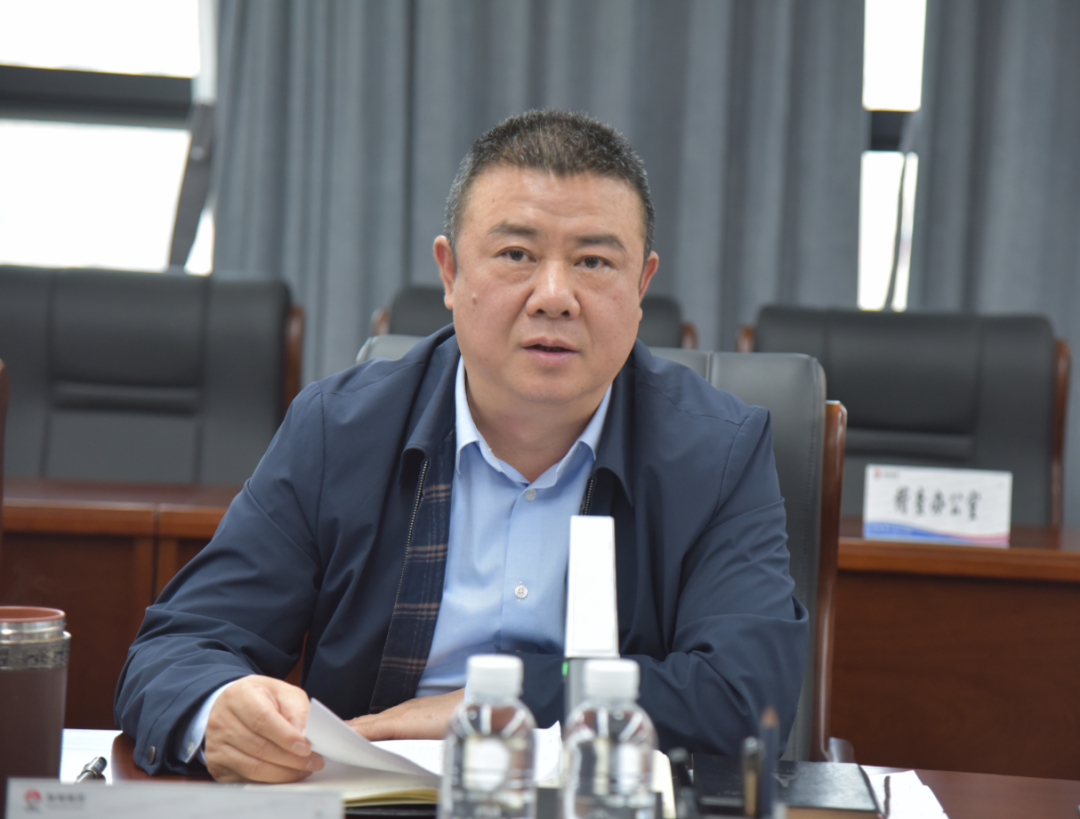 陜鋼集團黨委理論學(xué)習(xí)中心組召開“堅持創(chuàng)新驅(qū)動 加快推動項目建設(shè)”學(xué)習(xí)研討會