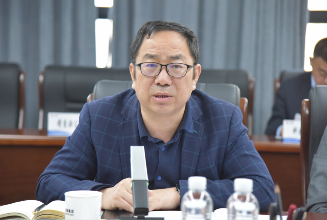 陜鋼集團黨委理論學(xué)習(xí)中心組召開“堅持創(chuàng)新驅(qū)動 加快推動項目建設(shè)”學(xué)習(xí)研討會