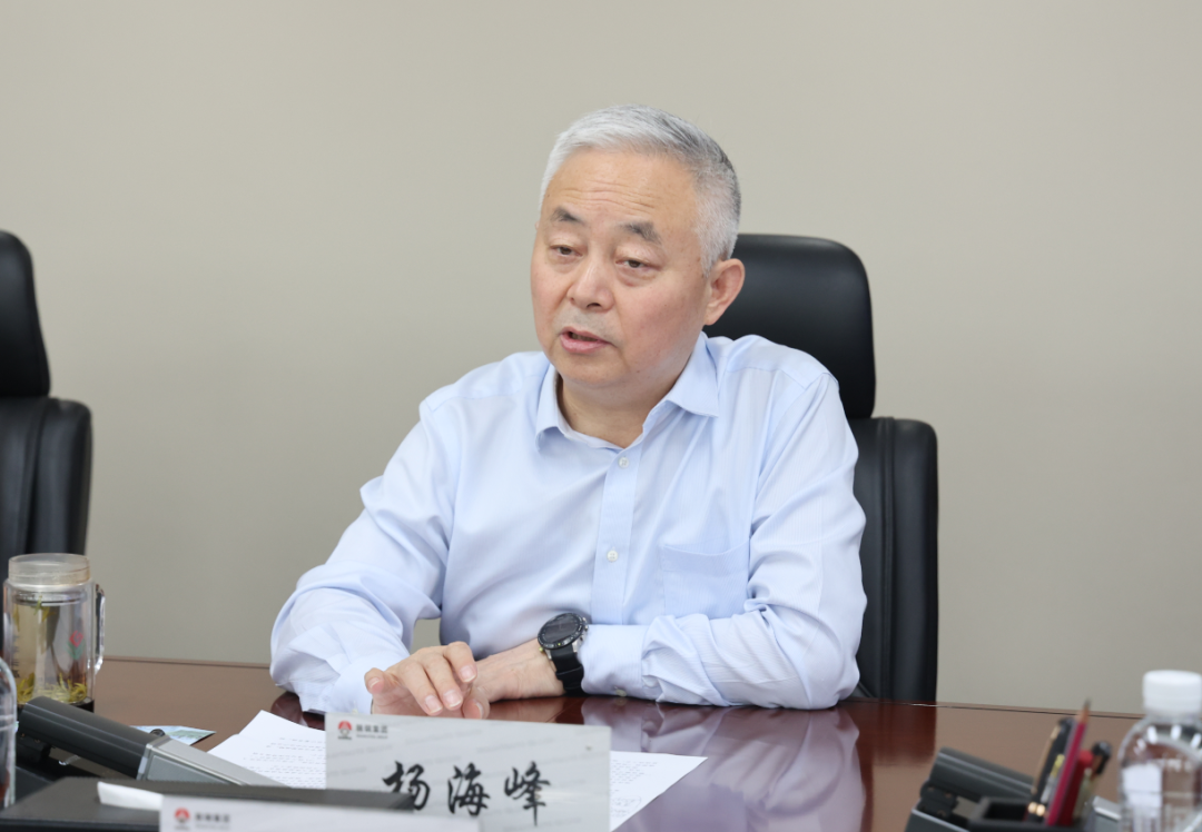 中國(guó)鋼鐵工業(yè)協(xié)會(huì)黨委副書(shū)記、副會(huì)長(zhǎng)兼秘書(shū)長(zhǎng)姜維來(lái)陜鋼集團(tuán)座談交流