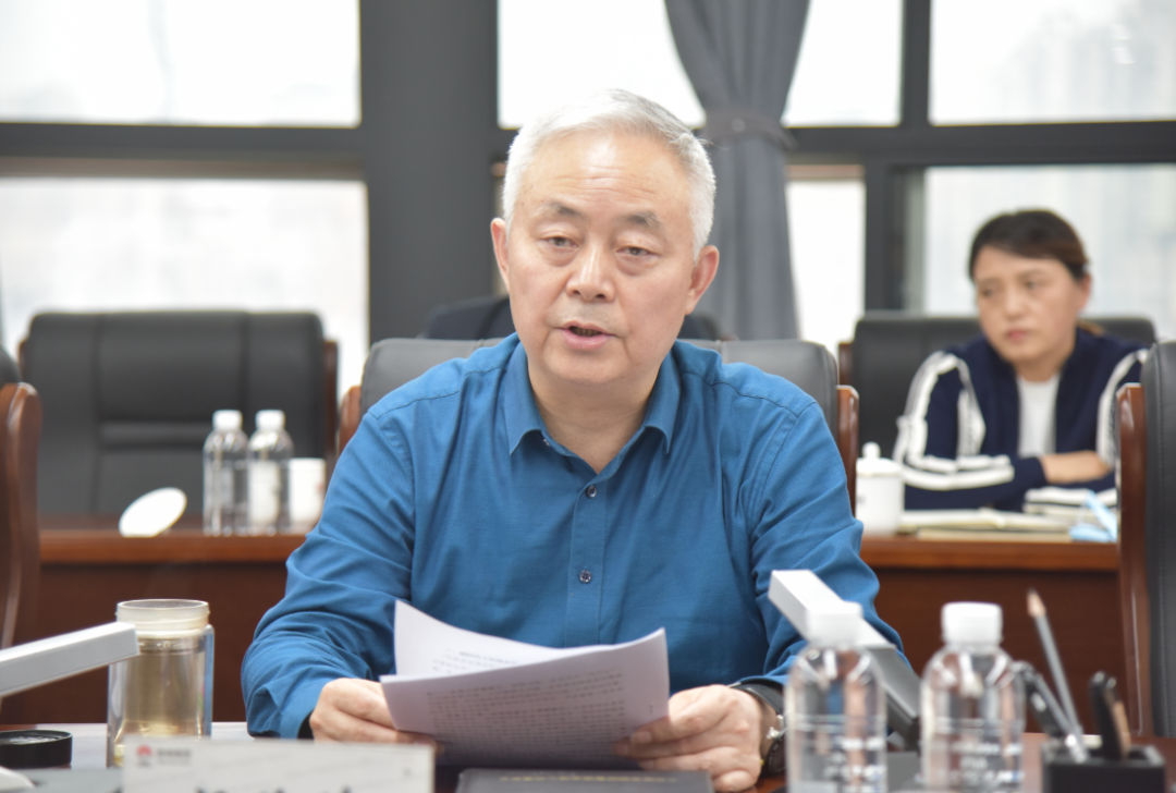 陜鋼集團(tuán)召開學(xué)習(xí)貫徹習(xí)近平新時代中國特色社會主義思想主題教育黨委理論學(xué)習(xí)中心組研討會議