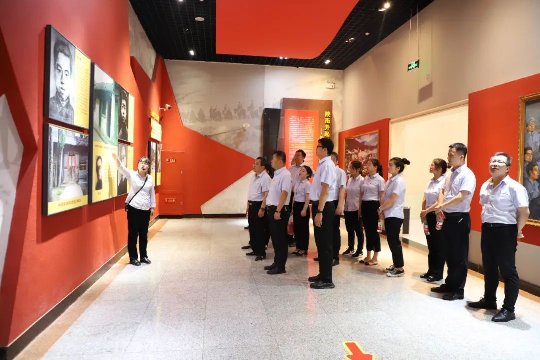 創(chuàng)新研究院赴川陜革命根據(jù)地開展迎“七一”暨“以學鑄魂、以學增智、以學正風、以學促干”主題黨日活動