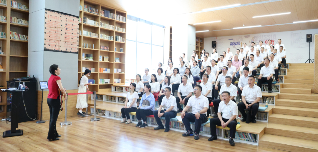陜鋼集團(tuán)赴西影廠開展迎“七一”暨“以學(xué)鑄魂、以學(xué)增智、以學(xué)正風(fēng)、以學(xué)促干”主題黨日活動(dòng)