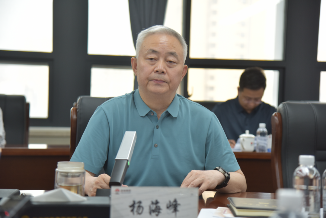陜鋼集團(tuán)召開(kāi)學(xué)習(xí)貫徹習(xí)近平新時(shí)代中國(guó)特色社會(huì)主義思想主題教育黨委理論學(xué)習(xí)中心組研討會(huì)議