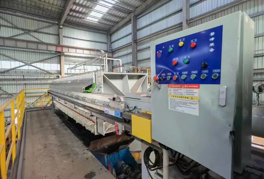 龍鋼集團(tuán)年處理2.5萬(wàn)噸燒結(jié)機(jī)頭電除塵單元通過(guò)三級(jí)安全生產(chǎn)標(biāo)準(zhǔn)化認(rèn)定 龍鋼集團(tuán)年處理2.5萬(wàn)噸燒結(jié)機(jī)頭電除塵單元通過(guò)三級(jí)安全生產(chǎn)標(biāo)準(zhǔn)化認(rèn)定