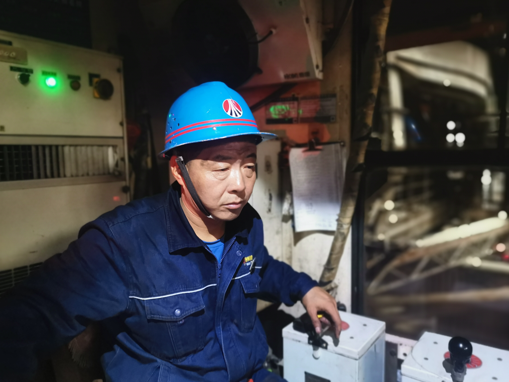 從60后到90后，“四代”鋼鐵人的國慶堅守