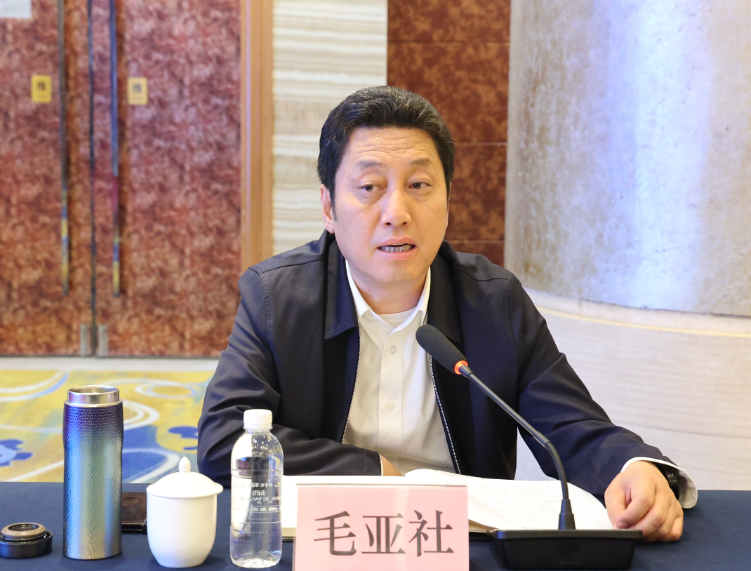 楊冠軍：要堅(jiān)持結(jié)構(gòu)優(yōu)化調(diào)整，立足我省現(xiàn)狀、前瞻布局未來(lái)——省鋼鐵深加工產(chǎn)業(yè)鏈調(diào)研座談會(huì)在陜鋼集團(tuán)召開