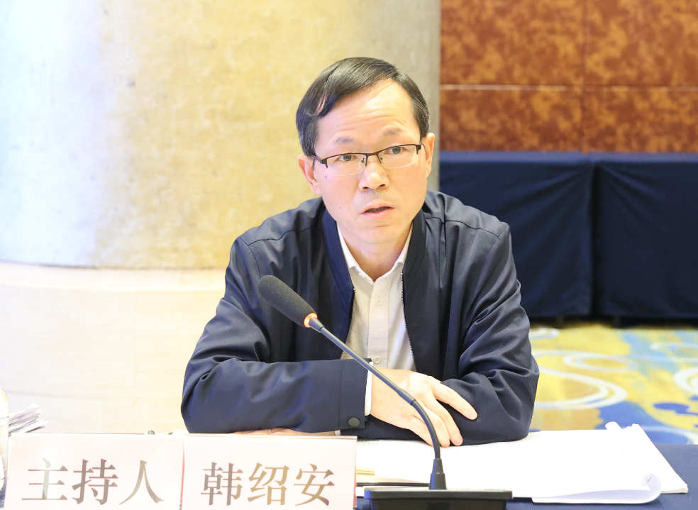 楊冠軍：要堅(jiān)持結(jié)構(gòu)優(yōu)化調(diào)整，立足我省現(xiàn)狀、前瞻布局未來(lái)——省鋼鐵深加工產(chǎn)業(yè)鏈調(diào)研座談會(huì)在陜鋼集團(tuán)召開