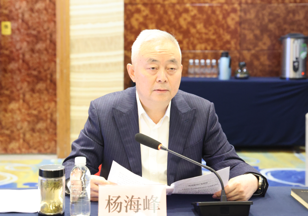 楊冠軍：要堅(jiān)持結(jié)構(gòu)優(yōu)化調(diào)整，立足我省現(xiàn)狀、前瞻布局未來(lái)——省鋼鐵深加工產(chǎn)業(yè)鏈調(diào)研座談會(huì)在陜鋼集團(tuán)召開