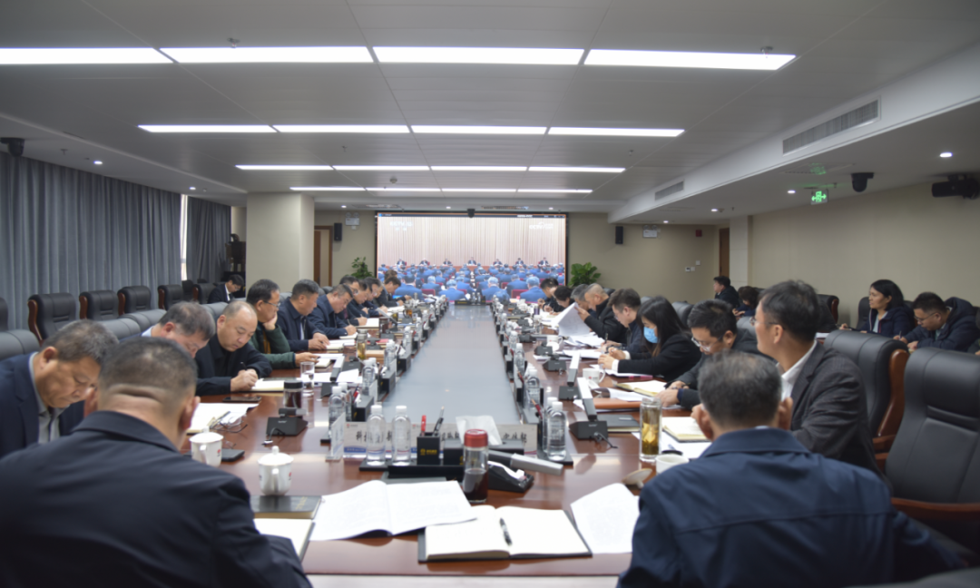 陜鋼集團(tuán)黨委理論學(xué)習(xí)中心組學(xué)習(xí)中央經(jīng)濟(jì)工作會(huì)議精神、陜西省委十四屆五次全會(huì)暨省委經(jīng)濟(jì)工作會(huì)議精神