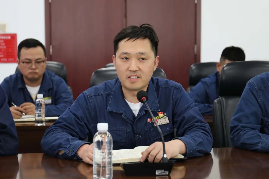 龍鋼公司團(tuán)委召開(kāi)“激揚(yáng)青春之力 奮斗正當(dāng)其時(shí)”青年座談會(huì)