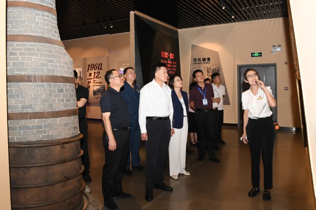 陜西省縣（區(qū)）產(chǎn)業(yè)工人隊(duì)伍建設(shè)改革現(xiàn)場(chǎng)觀(guān)摩團(tuán)走進(jìn)陜鋼集團(tuán)龍鋼公司
