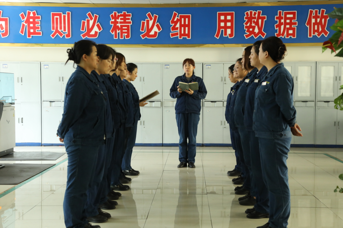質(zhì)檢先鋒“娘子軍” 把關(guān)質(zhì)量建新功——記陜煤集團(tuán)“巾幗建功示范崗”熒光分析班