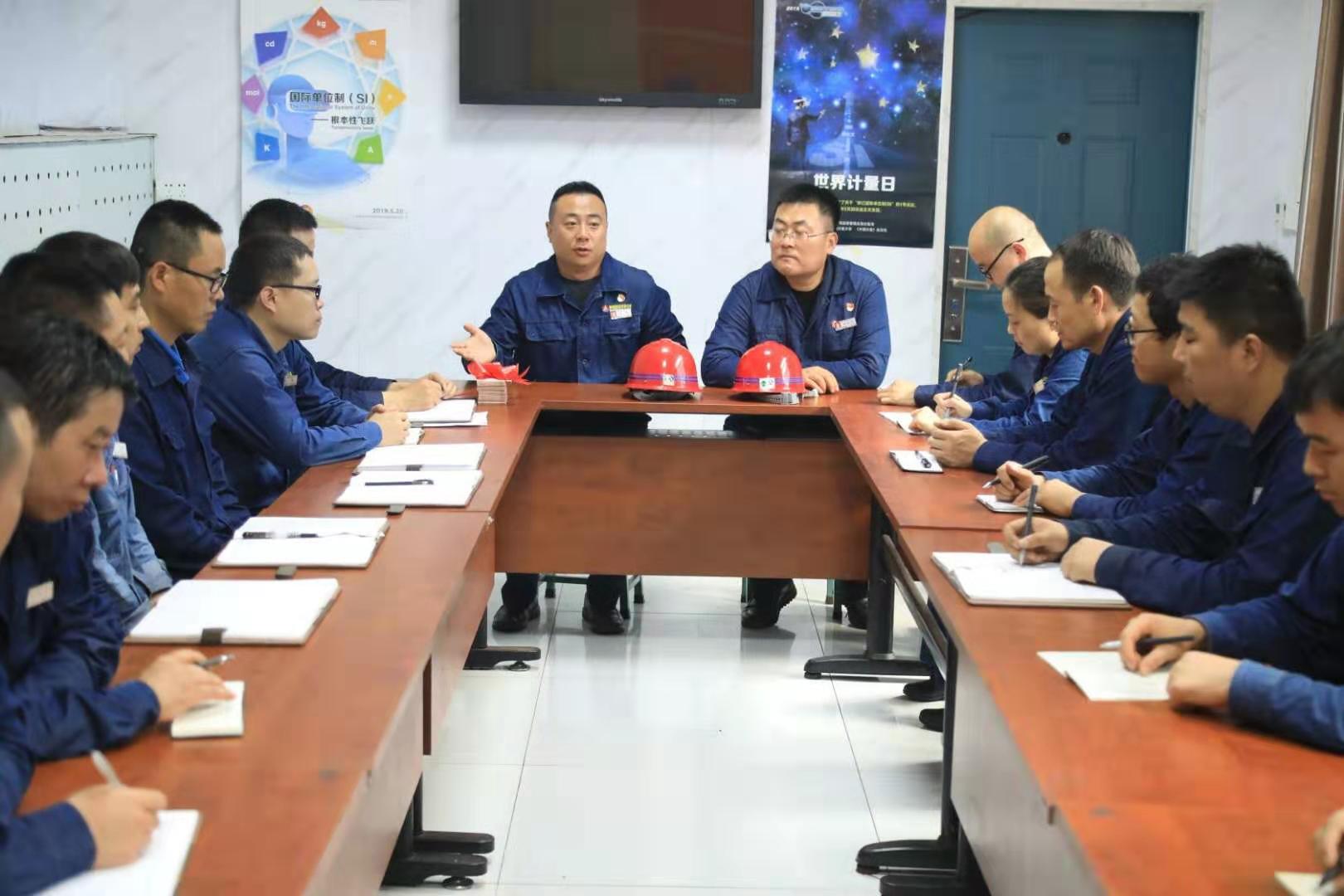 大膽摸索創(chuàng)新實(shí)踐，讓人才梯隊(duì)建設(shè)擲地有聲——龍鋼公司煉鐵廠五支人才隊(duì)伍建設(shè)管理工作側(cè)記