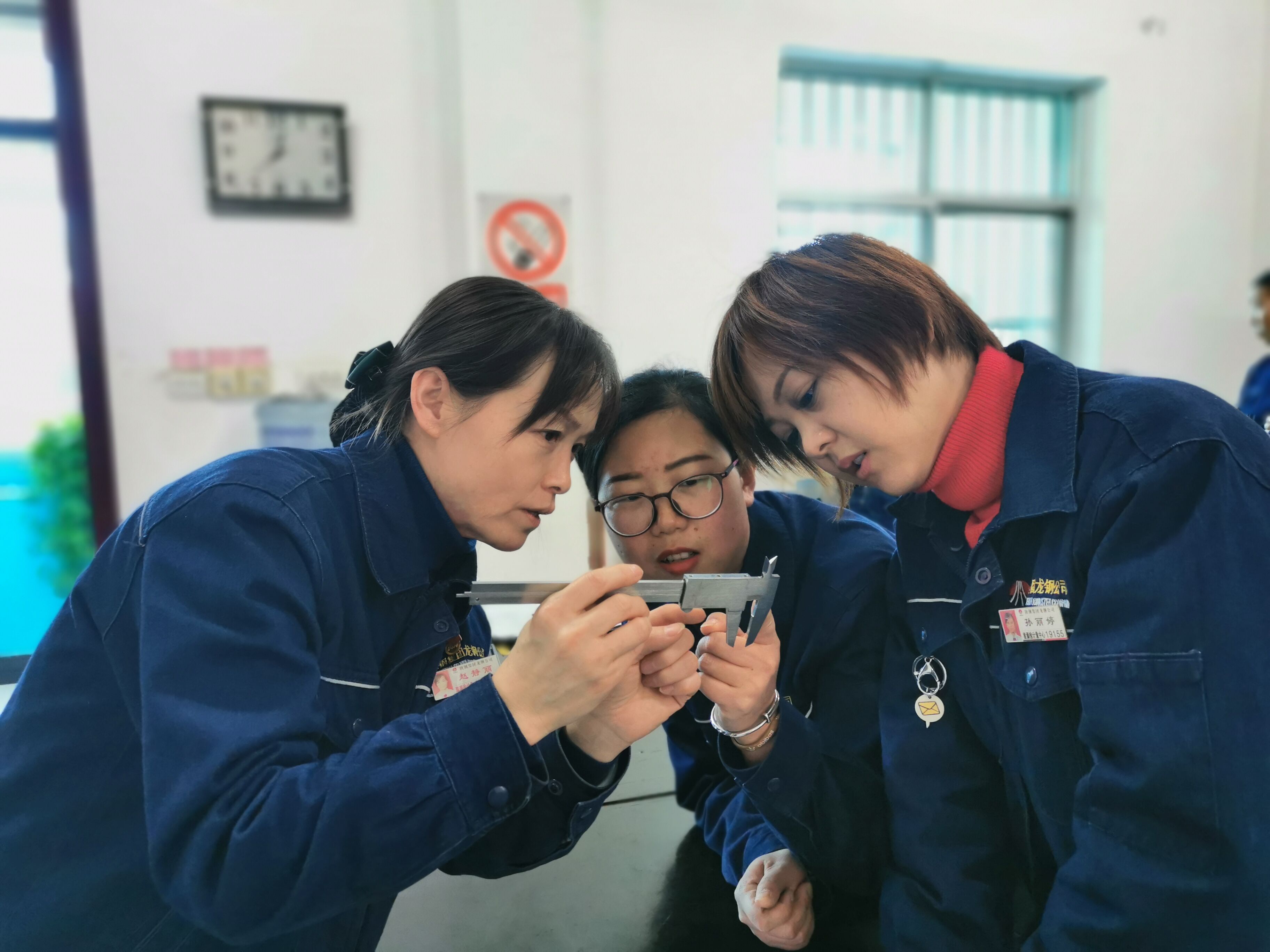 知識與技能并重，理論和實踐統(tǒng)一——龍鋼公司能源檢計量中心聘任技術(shù)技能人才管理工作側(cè)記
